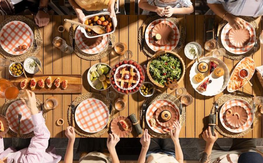 Transformer Table Outdoor Collection Helps Summer Gatherings Adapt to Every Occasion 